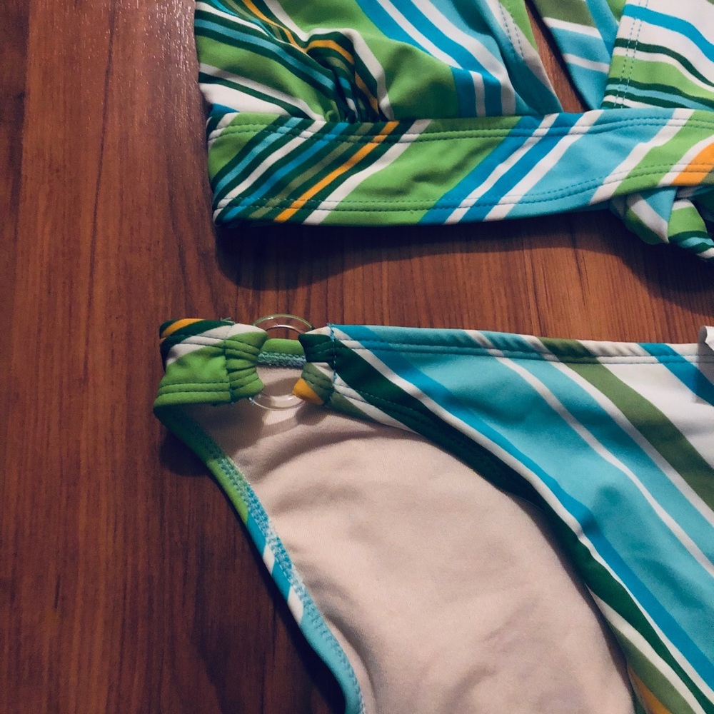 Striped Two-Piece (L) - Picture 3 of 4
